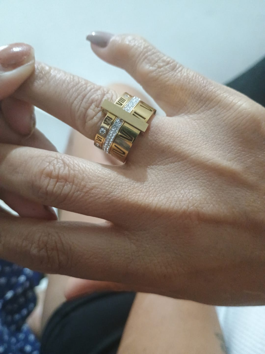 Customer photo review of Anel Aro Triplo Algarismo Romano Banhado em Ouro 18K