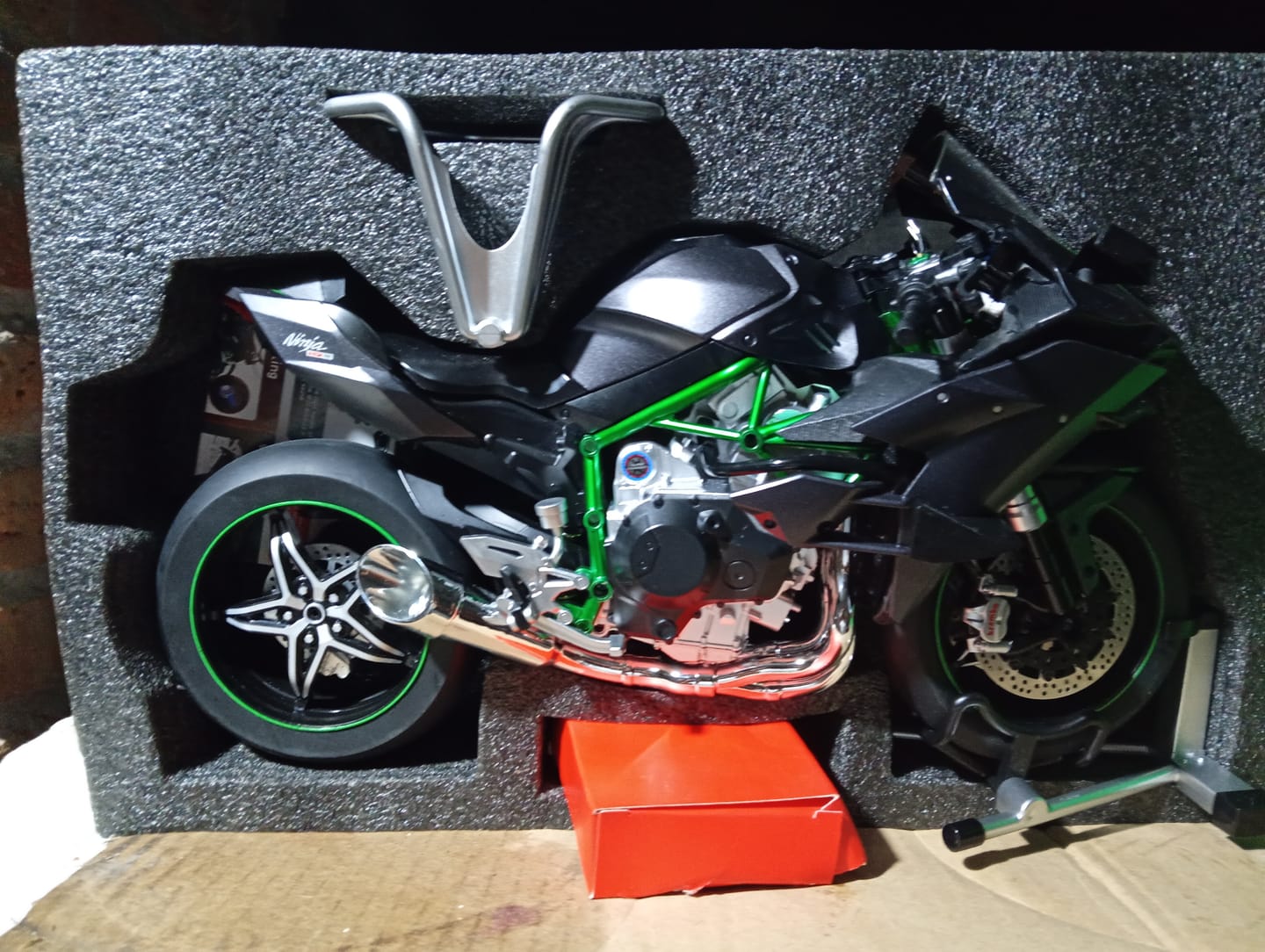 Customer photo review of Kawasaki Ninja H2R 1:6