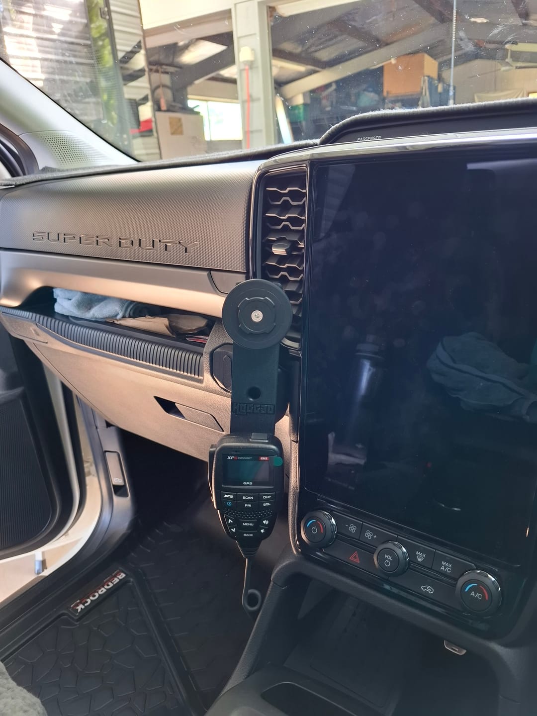 Customer photo review of UHF/Quadlock/Universal Dash Mount for Ford Ranger Super Duty IDMS