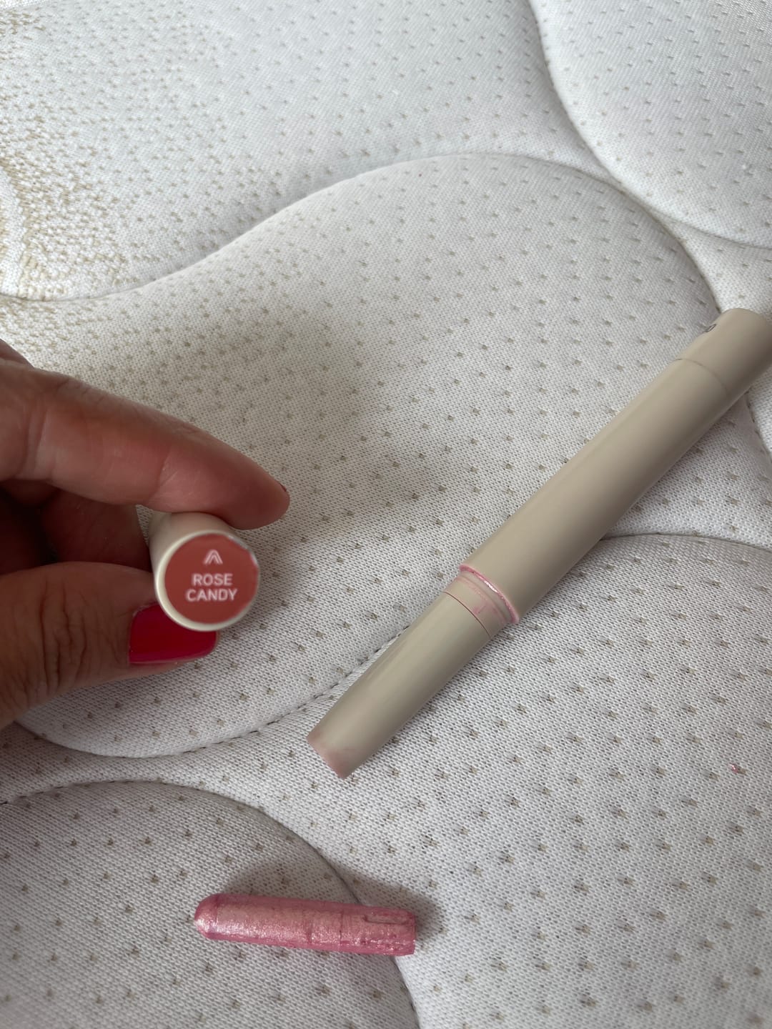 Customer photo review of SOMBRAS CREMOSAS EN BARRA