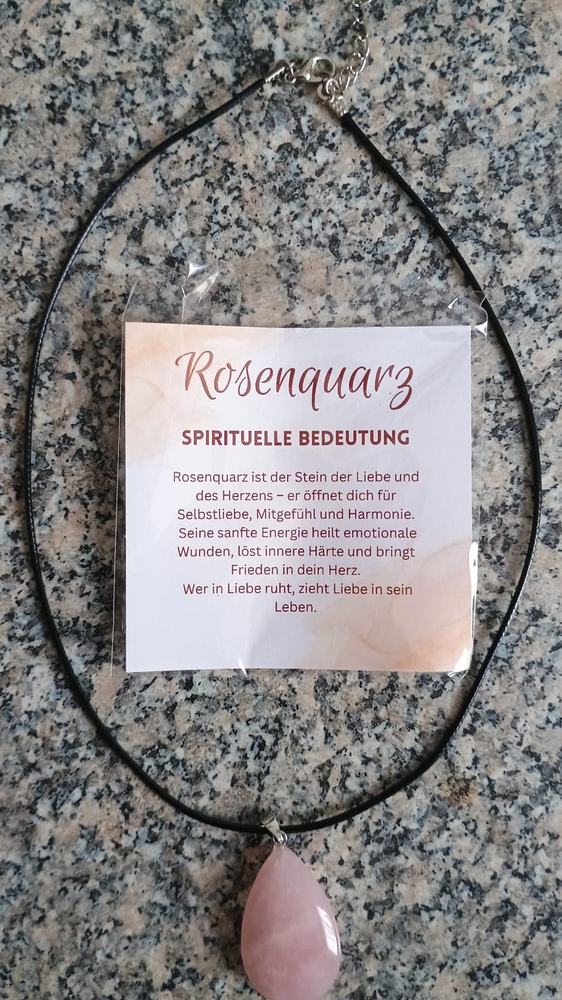 Customer photo review of Rosenquarz Halskette - Tropfenform