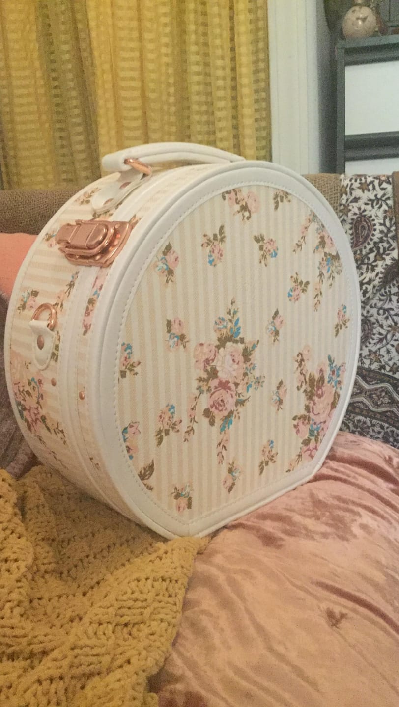 Customer photo review of Minimalism Small Hat Box - Beige Floral's