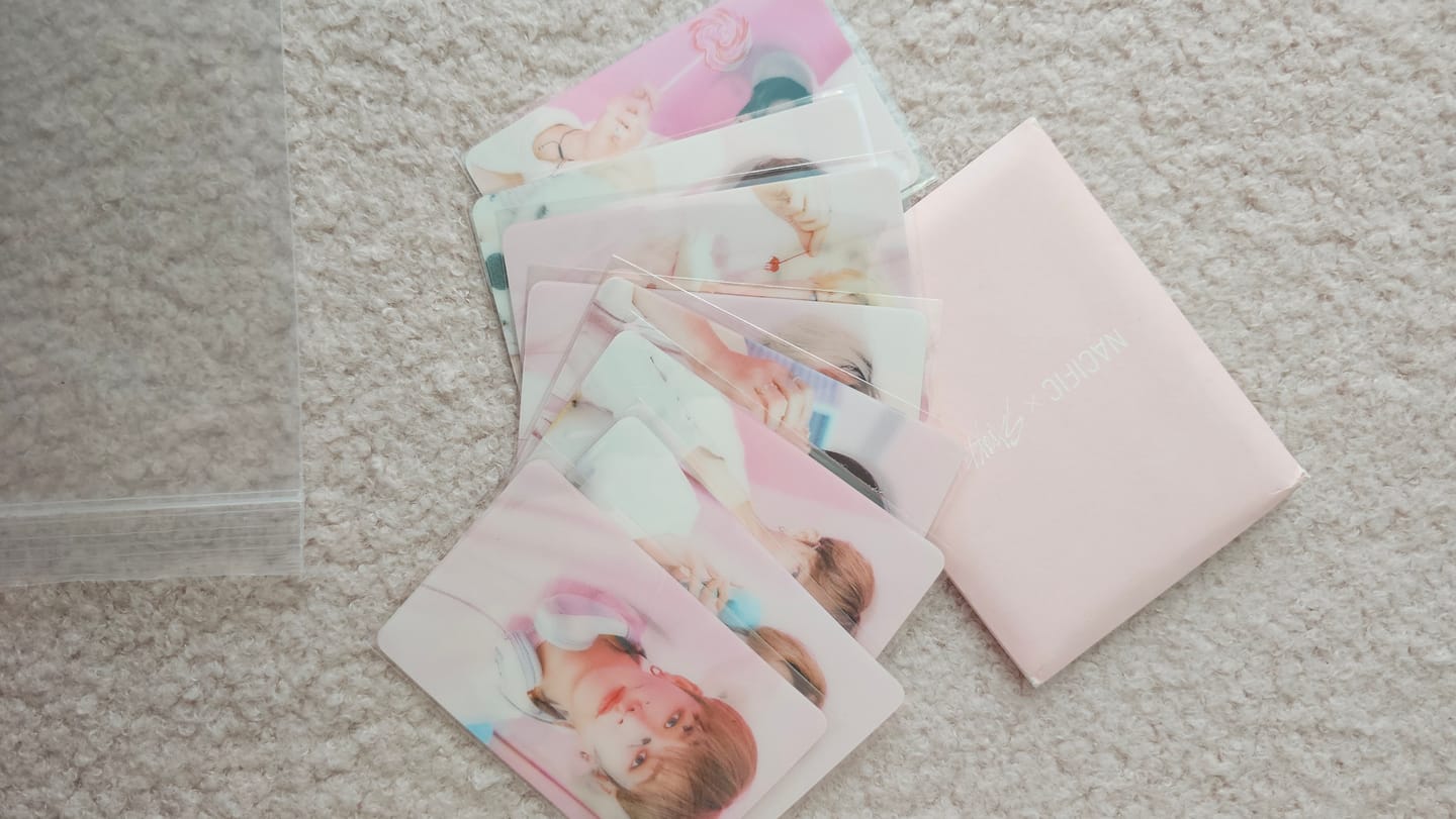 Customer photo review of [BUNJANG] Nessific Stray Kids Lenticular Photocard Set / 네시픽 스키즈 렌티큘러 포카 세트