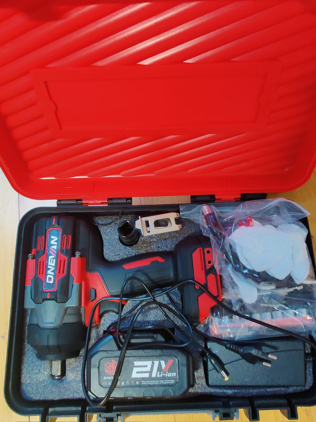 Customer photo review of ONEVAN 1/2" 2800N·m Brushless Cordless Impact Wrench | For Makita 18V Battery