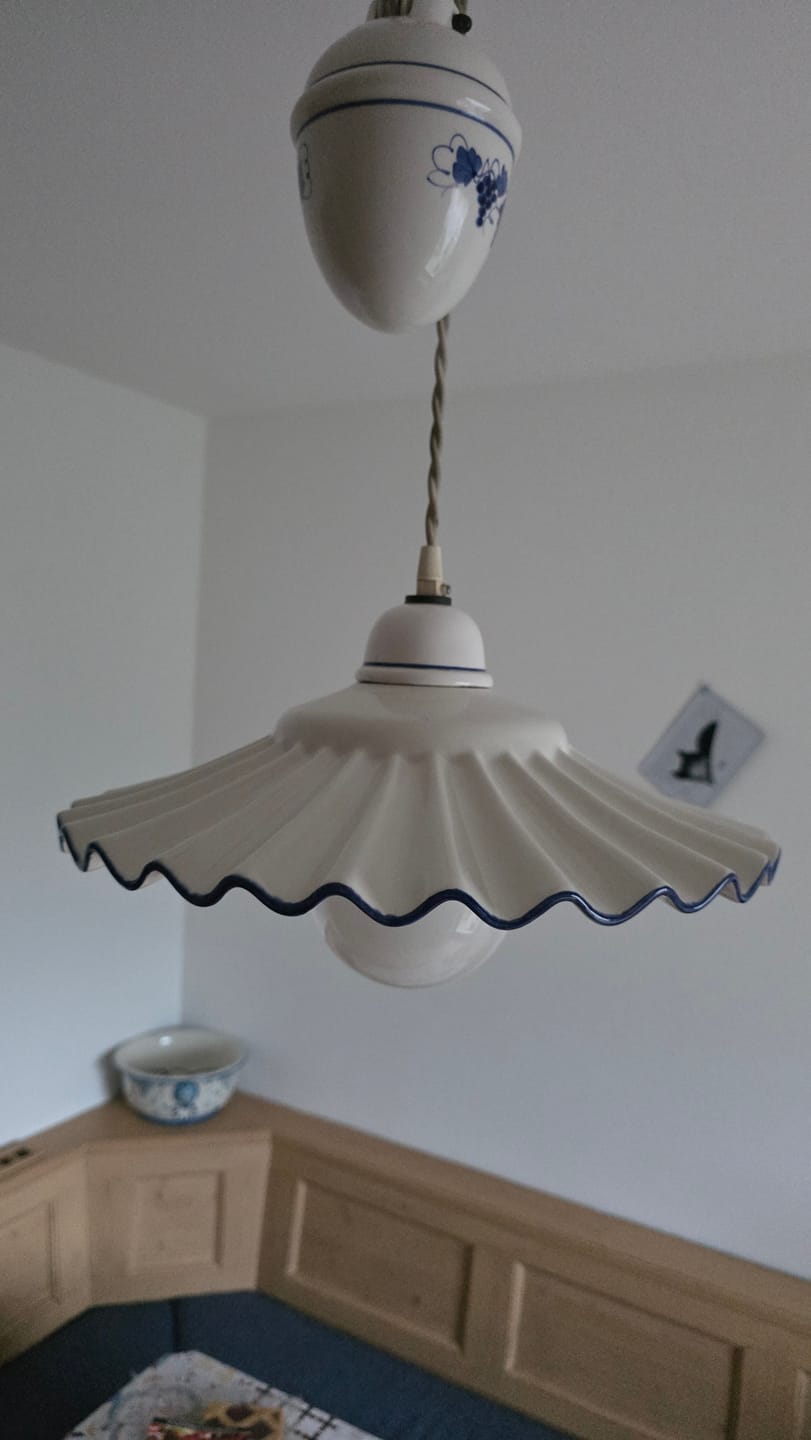 Customer photo review of Paralume In Ceramica Ondulato Bianco Con Bordo Blu