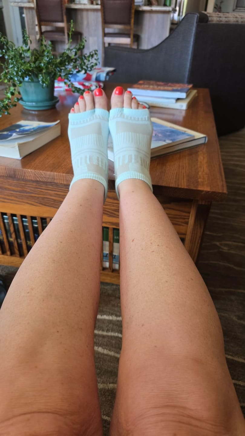 Customer photo review of Tucketts Allegro Pilates Socks - Non-Slip Grip, Open Toe, Barre & Yoga - Women's