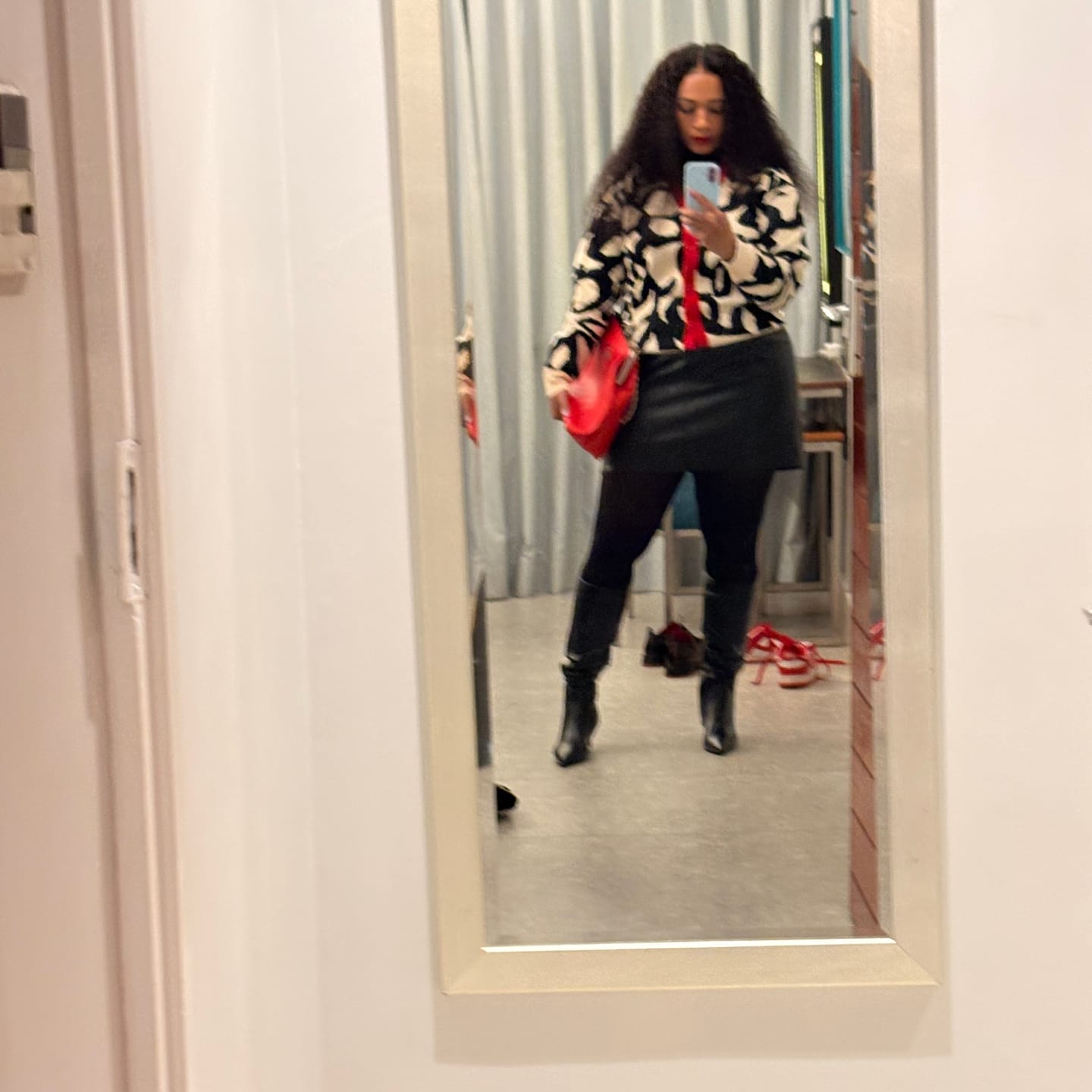 Customer photo review of ERA Oversized Kisslock Chain Bag – Red