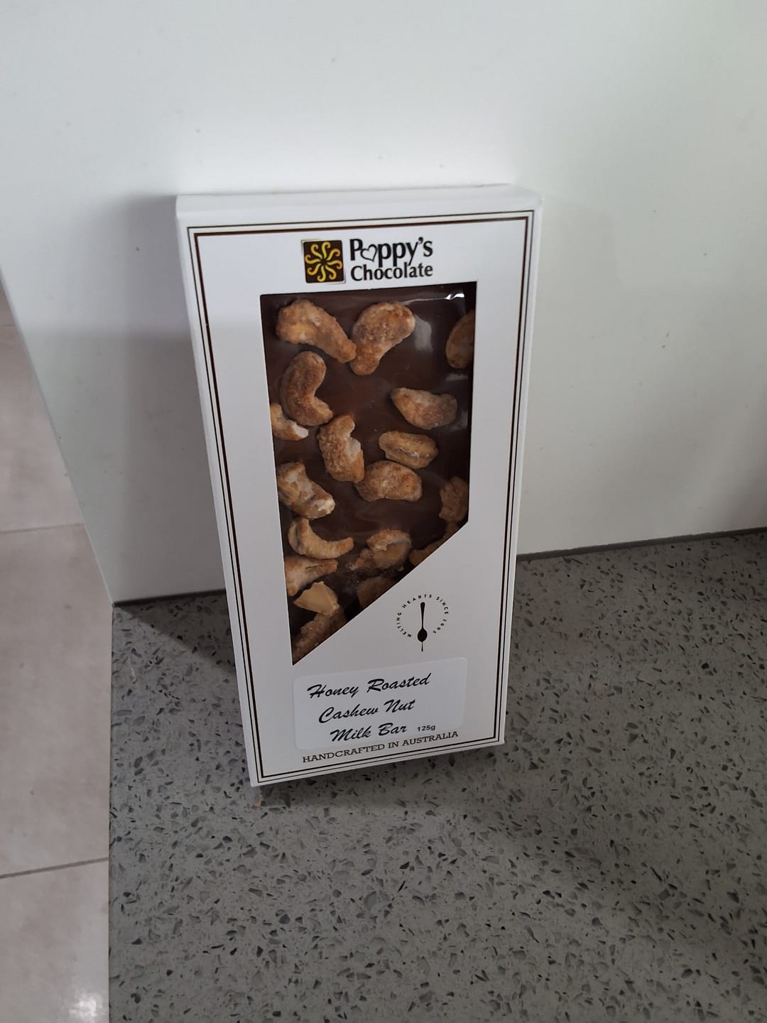 Customer photo review of Honey Roasted Cashews and Milk Chocolate Block 125g