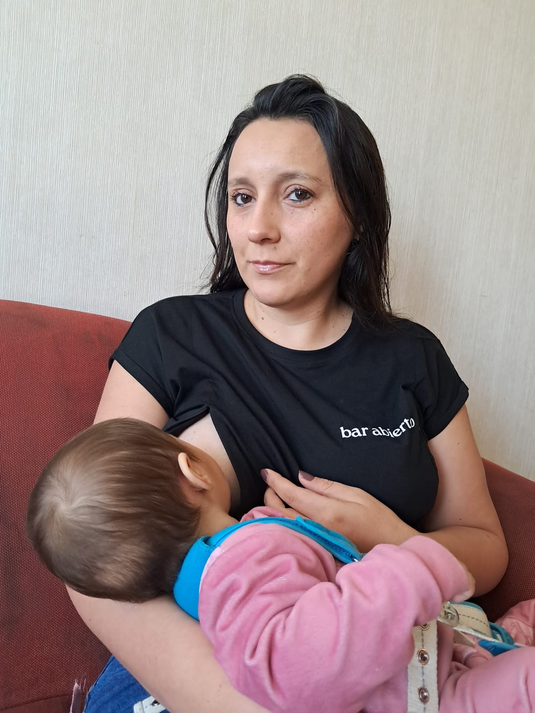 Customer photo review of Polera de Lactancia Sahr - Estampado Bar Abierto