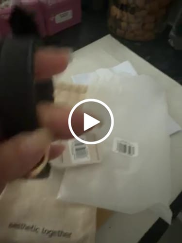 Customer video review of Chocolate┃Studio Collar