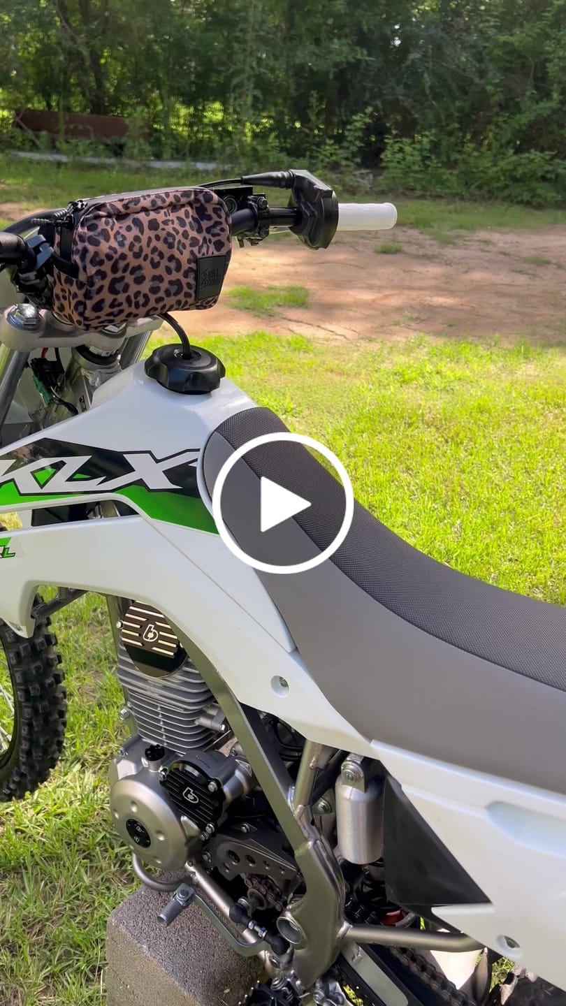 Customer video review of Cheetah Bar Bag