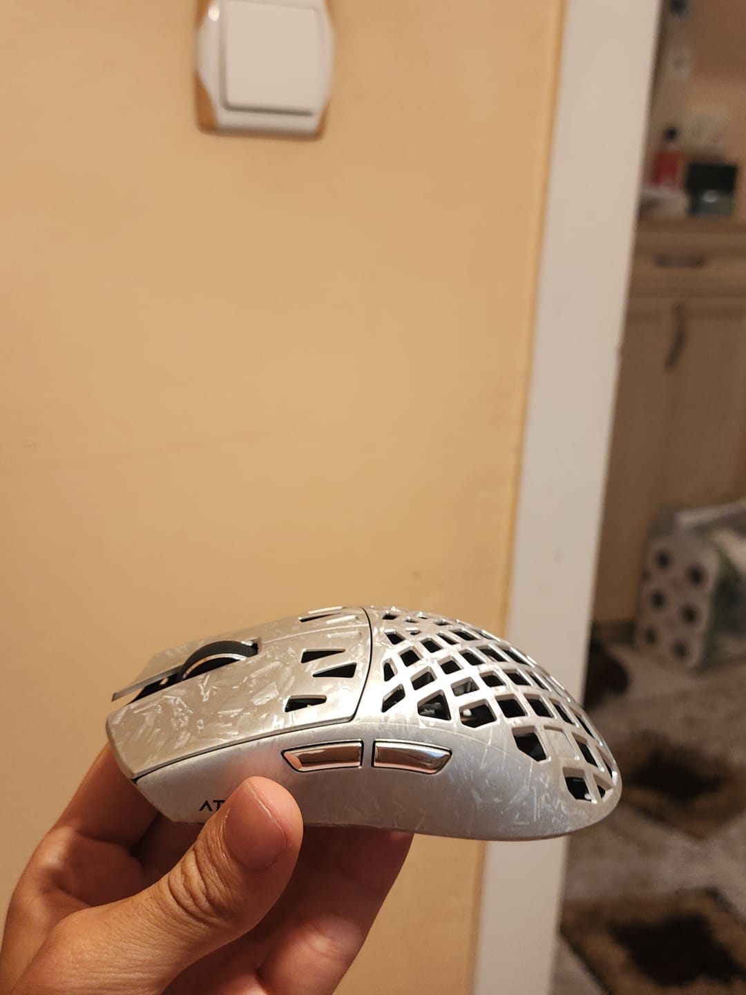 Customer photo review of ATK Blazing Sky Ghost Karbon Fiber Wireless Mouse