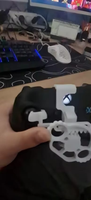 Customer photo review of Mini Steering Wheel for Xbox