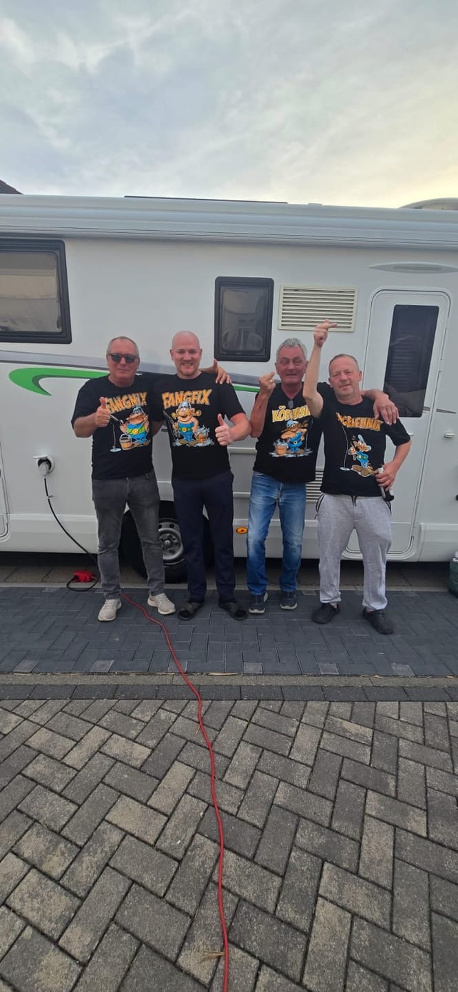 Customer photo review of ANGELEHNIX - Premium T-Shirt