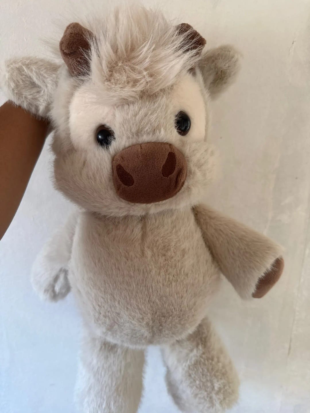 Customer photo review of La peluche vache qui court quand on l’agite | Floomie®