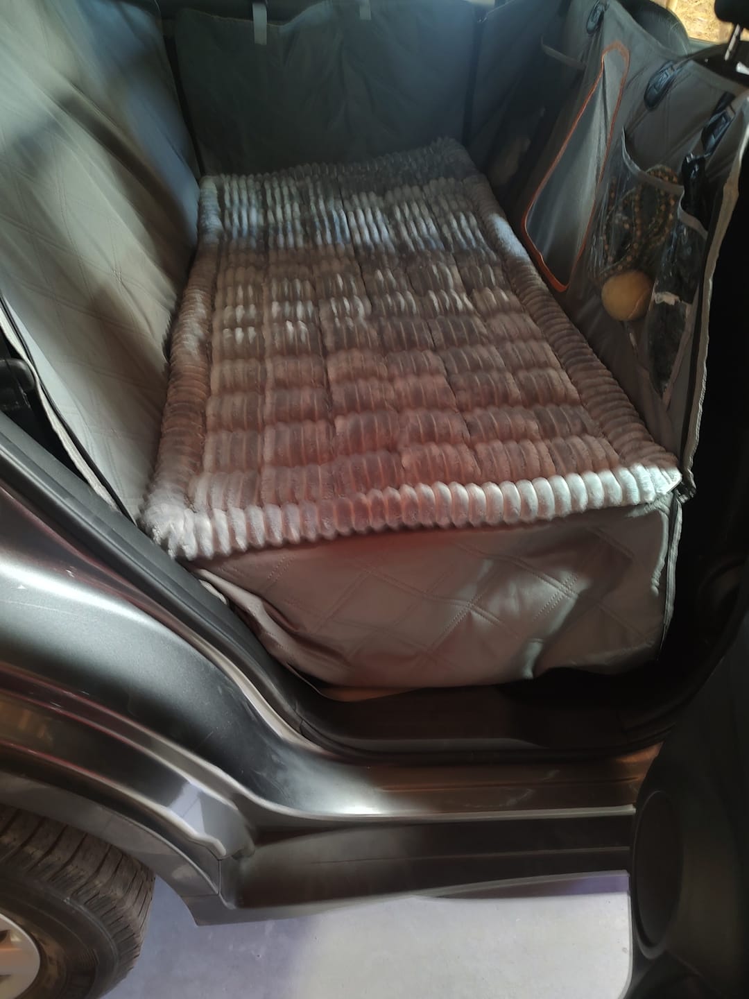 Customer photo review of Thickened Dog Bed for Car Back Seat & Couch