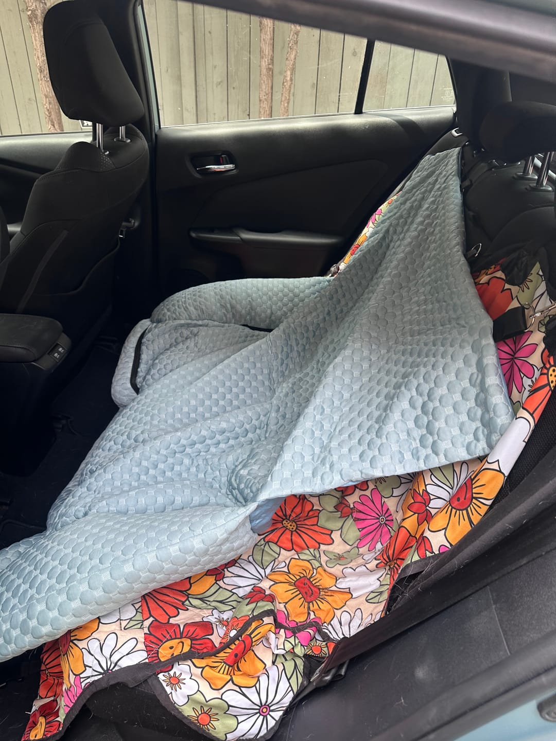 Customer photo review of Frostcore™ Dog Cooling Car Seat Beds
