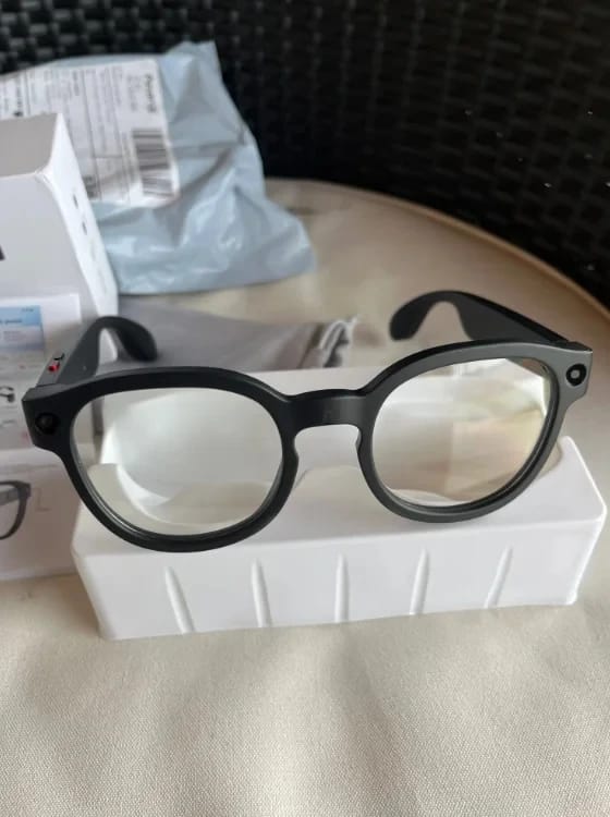 Customer photo review of AI Smart Glasses 8K Dual Camera Bluetooth Call Translator