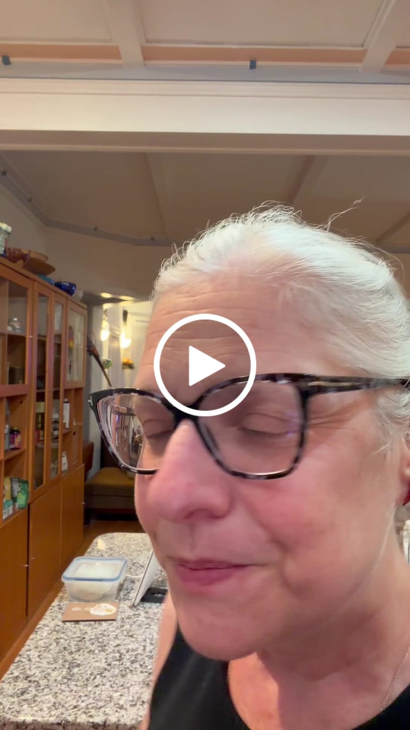 Customer video review of Midnight Blooms Silk Scrunchie