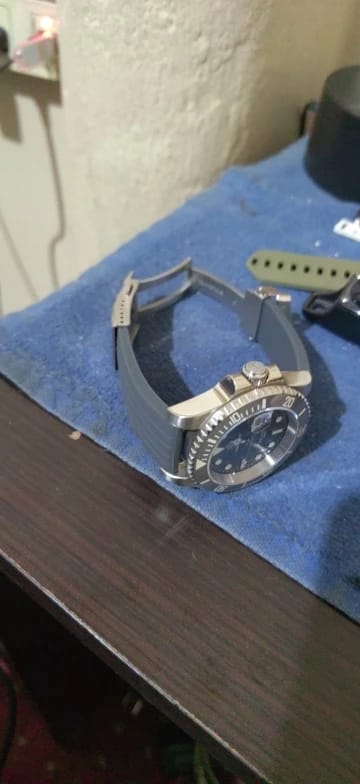 Customer photo review of OnePlus Watch Band Silicone Rubber Strap Deployment Buckle Black Brown Green