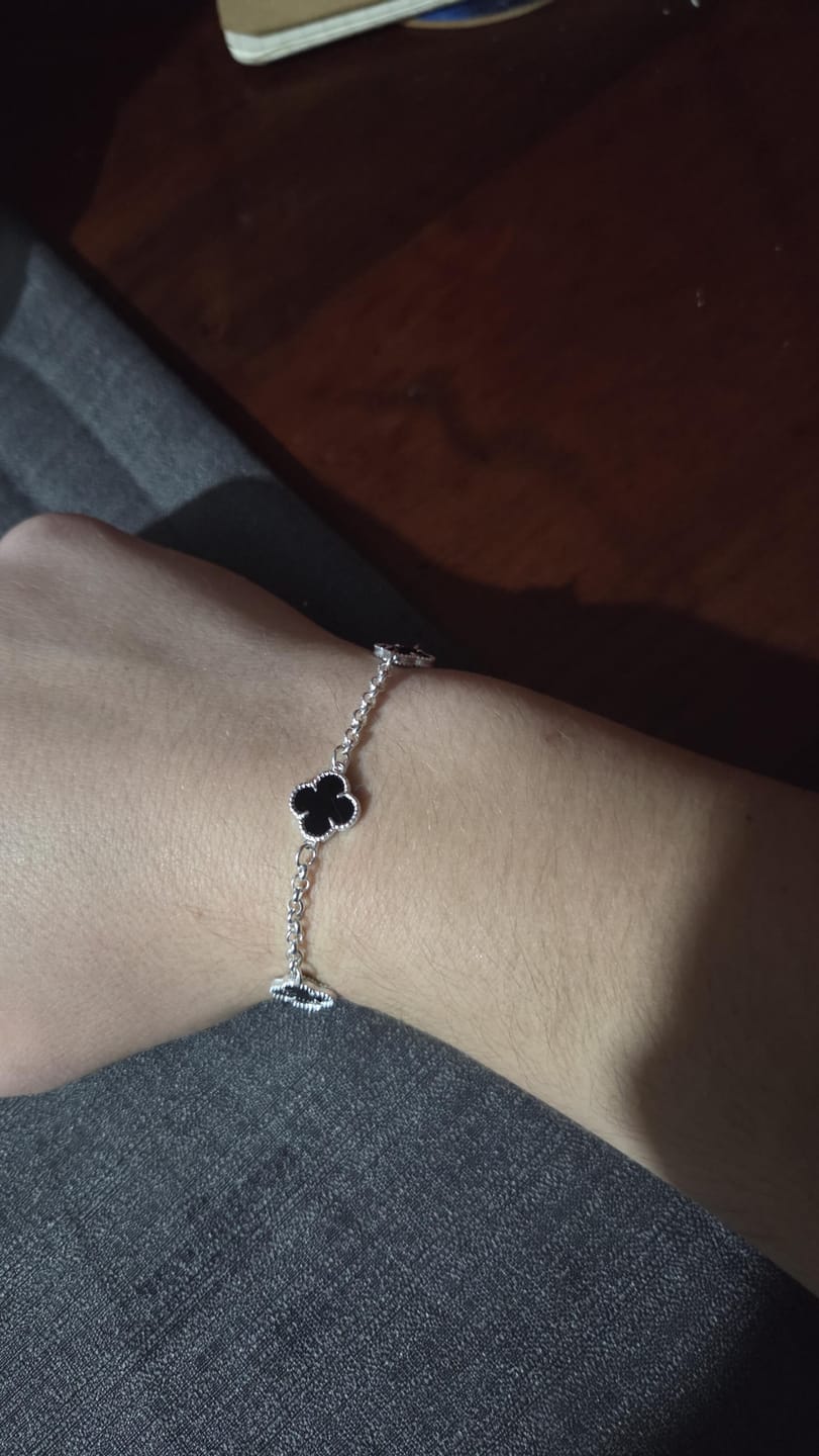 Customer photo review of Pulsera Van Cleef Silver Negra