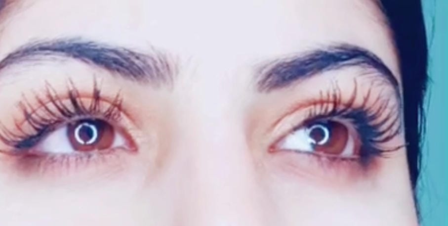 Customer photo review of Máscara de Crecimiento de Pestañas - Mejor que las Postizas