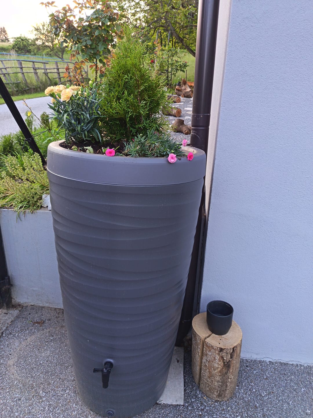 Customer photo review of Regentonne 240 Liter – YourCasa Wave-Design mit Auslaufhahn