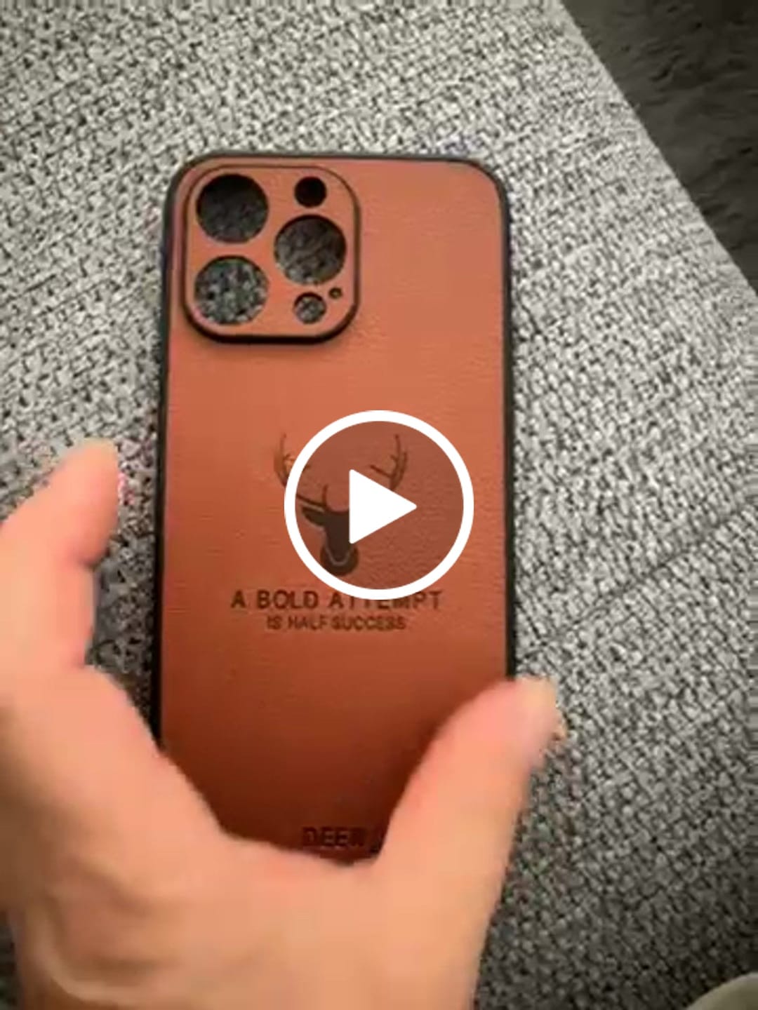 Customer video review of Luxe Hirschleder iPhone Hülle - Veltro