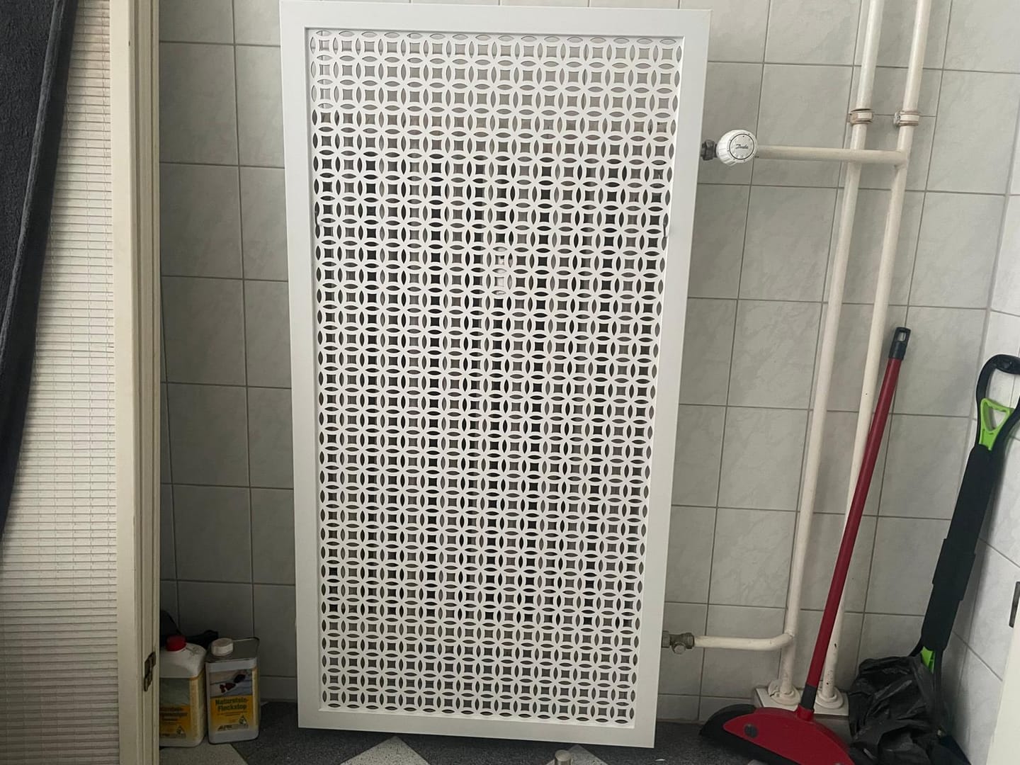Customer photo review of Nutleisten-Rahmenset – 40×20 mm, weiß, auf Gehrung, perfekt für Heizkörperverkleidungen