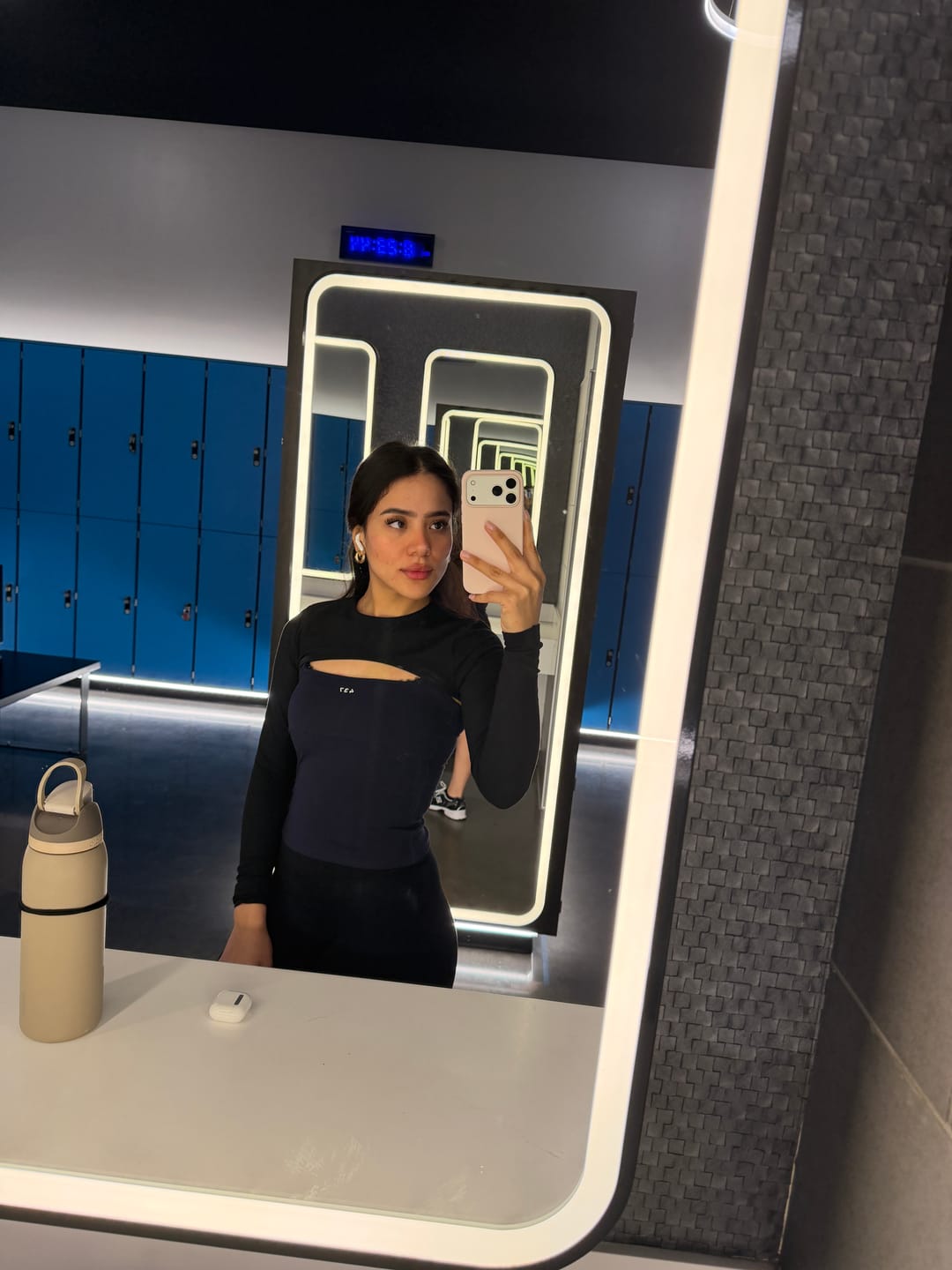 Customer photo review of The Square Tank / Navy