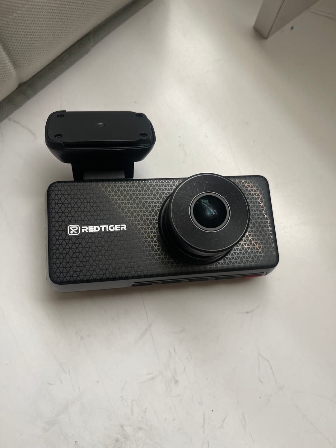 Customer photo review of REDTIGER F17 Elite 4K 3 Channel Dash Cam Sony STARVIS 2 Dual HDR WIFI 6 Full Night Color