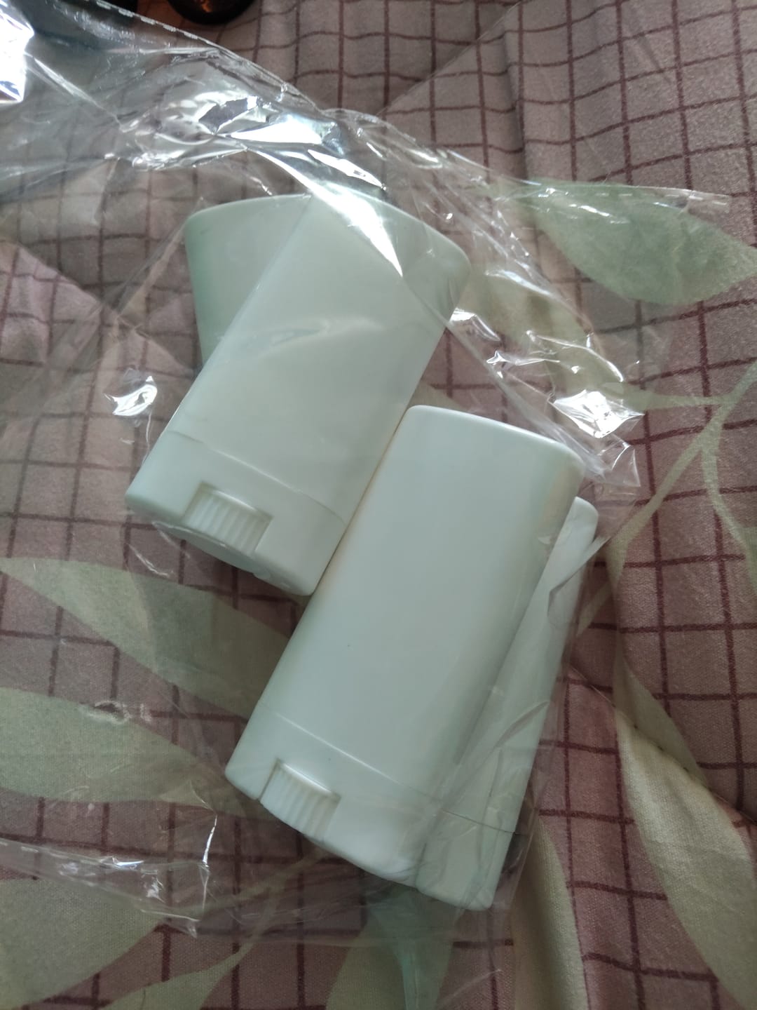 Customer photo review of Envase desodorante en barra blanco 15 gr.