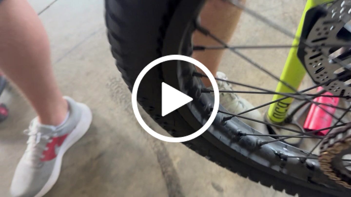 Customer video review of 70/100-19 E-Moto Motorcycle Inner Tube (2.75/3.00-19) for Surron, E-Ride PRO & Talaria