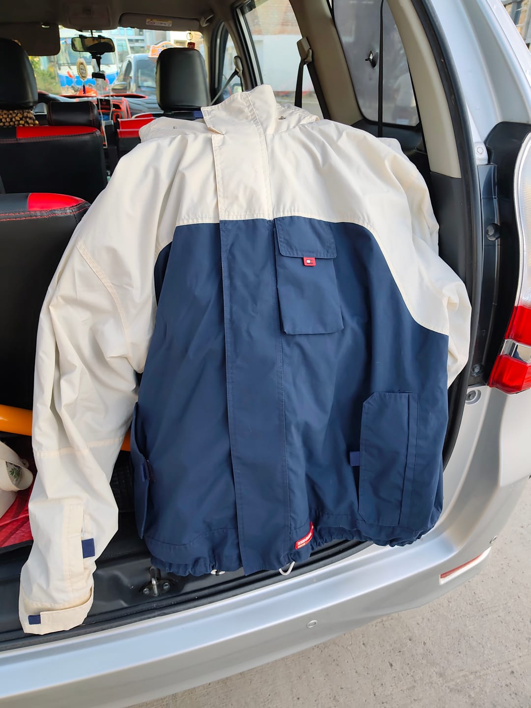 Customer photo review of 2003 Vintage Tommy Jeans Gorpcore Padded Jacket (L/XL)