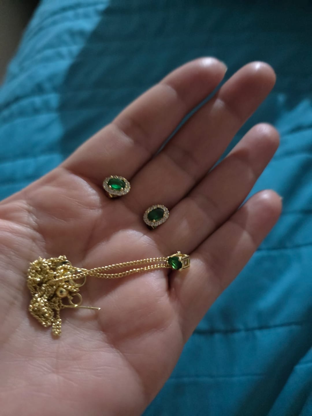 Customer photo review of Collar Birthstone Gota Dorado
