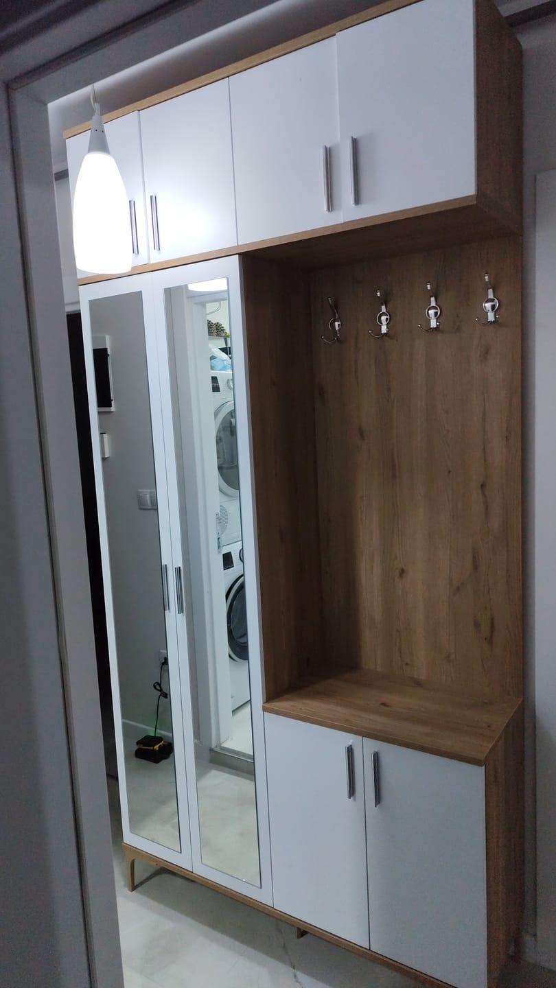 Customer photo review of Rani EA153 Modern Portmanto 8 Kapaklı Aynalı Raflı Askılı Ayakkabılık Vestiyer Sepet Ceviz - Beyaz