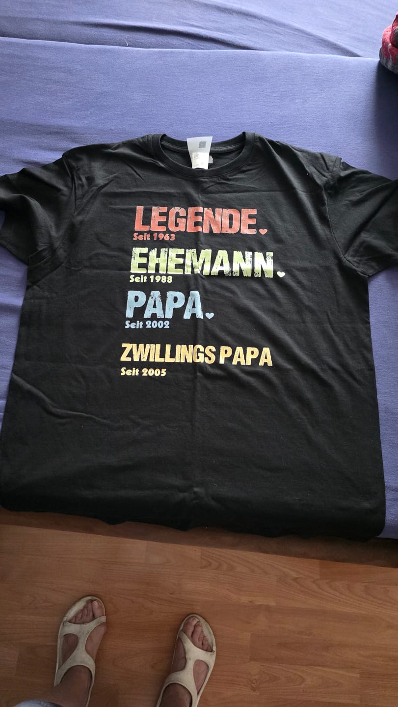 Customer photo review of Legende, Ehemann, Papa und Opa - Personalisiertes T-Shirt für Papa und Opa