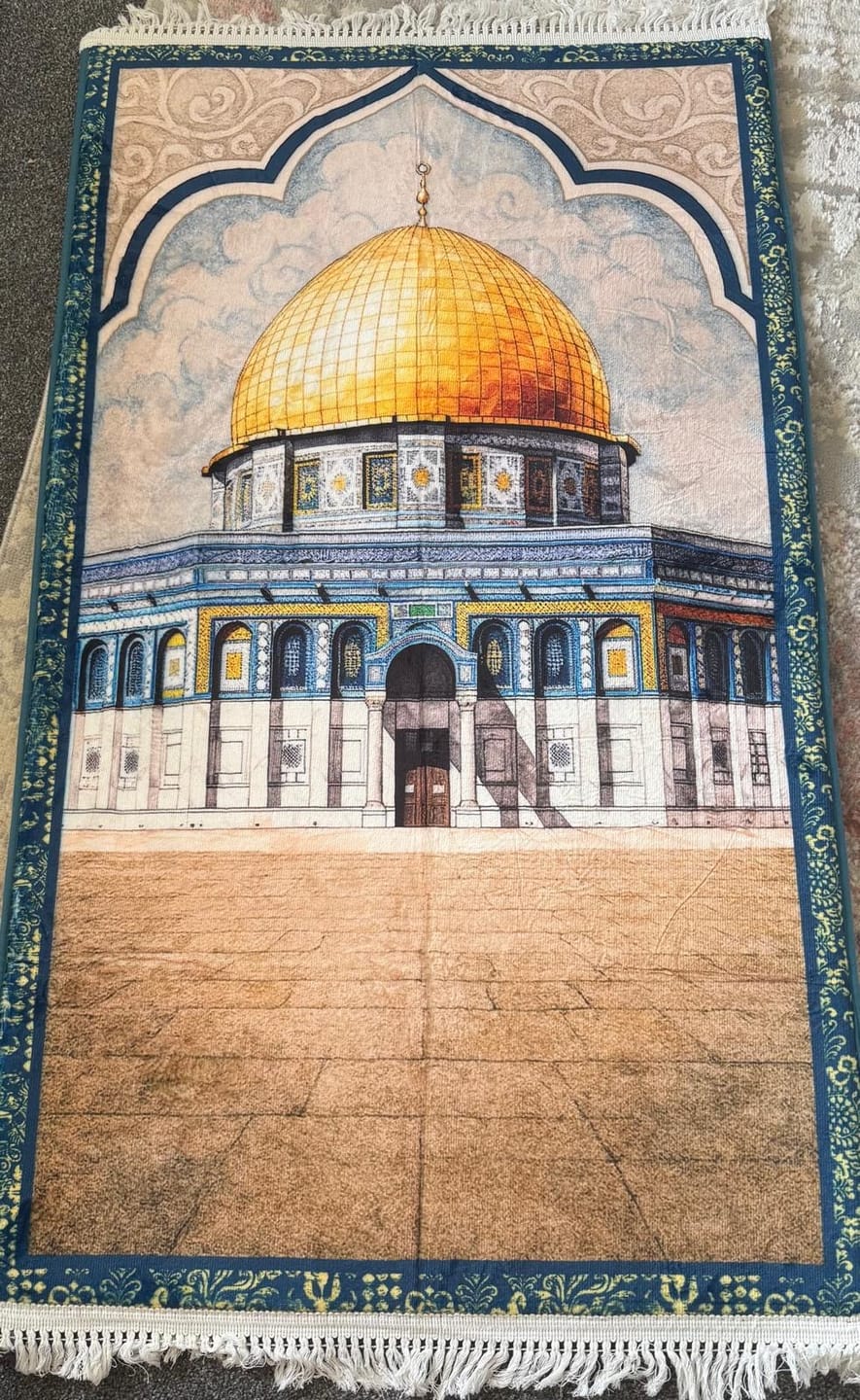 Customer photo review of Dome of the Rock Watercolor Padded Prayer Mat