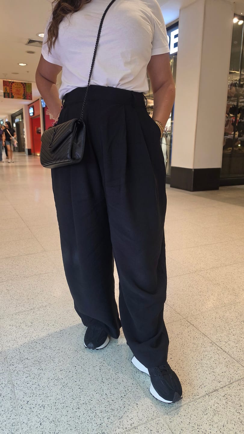 Customer photo review of Calça Pantalona Agave Preta