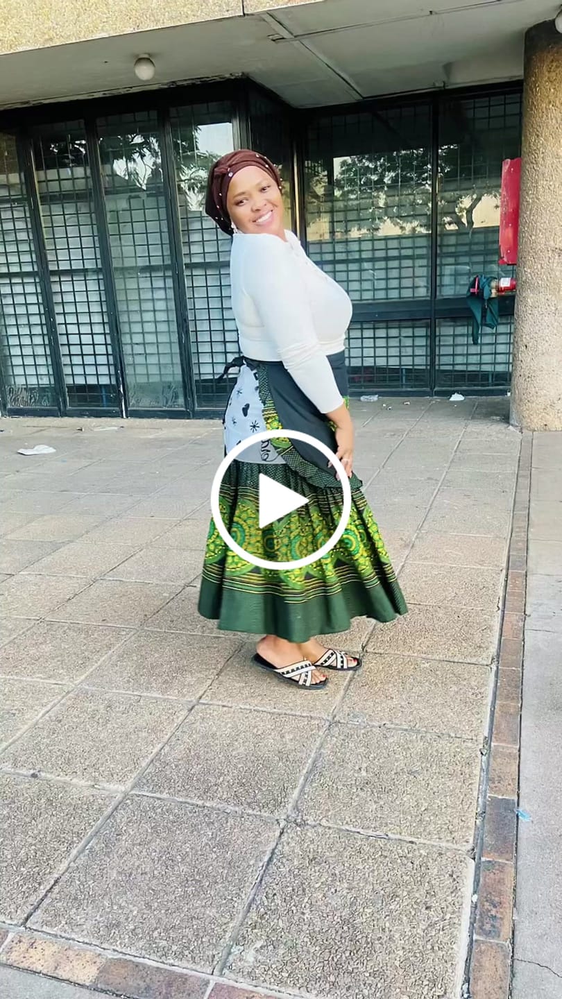 Customer video review of ERA Signature Scarf