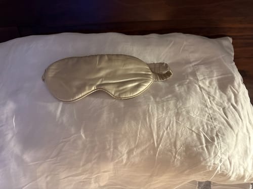 Customer photo review of Silk Sleep Eye Mask - Champagne Gold