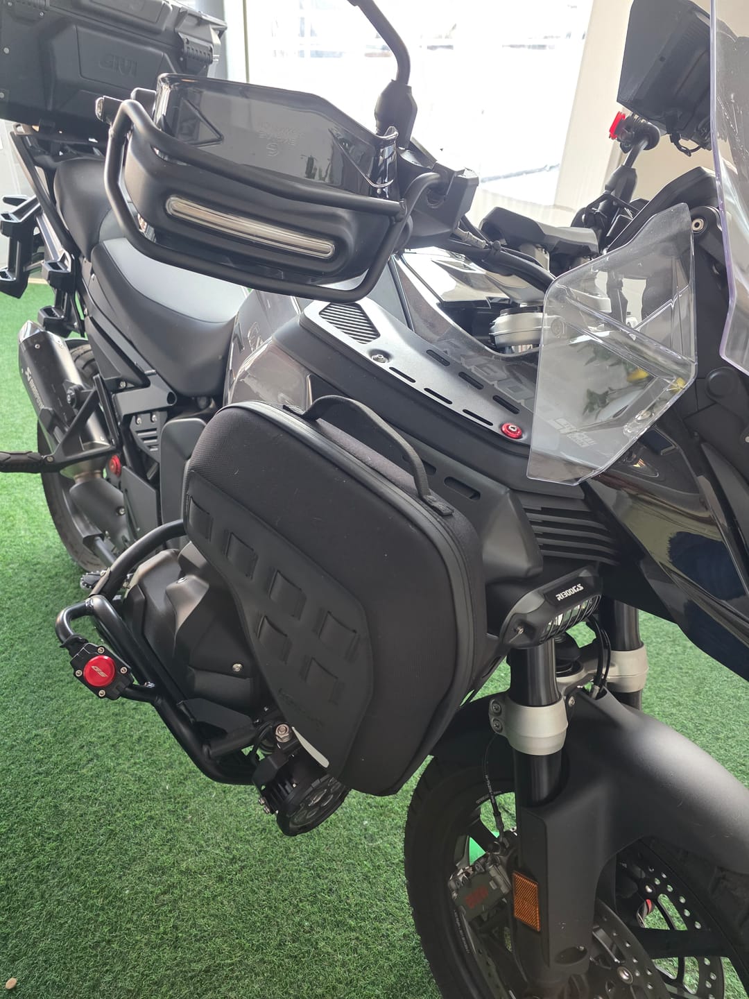 Customer photo review of LOBOO Crash Bar Bags (5L Pair) for BMW R1300GS Adventure (2024+) - Anti-Theft EVA Hard Shell Storage