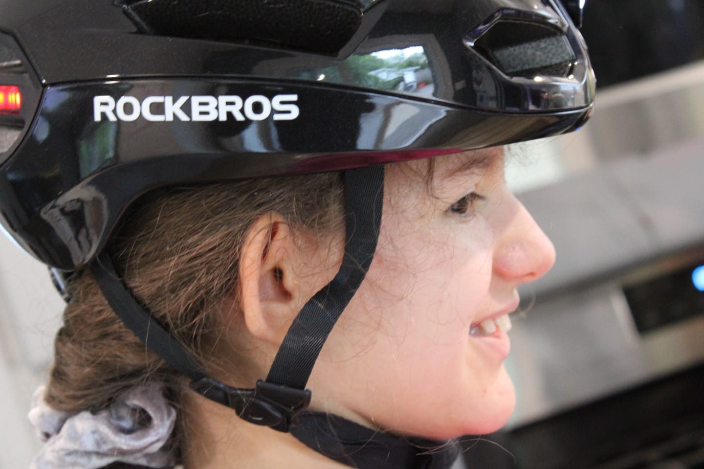Customer photo review of Smart Bike Helmet with Remote-Controlled Warning Lights