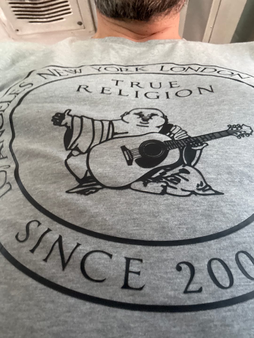 Customer photo review of Playera True Religion 2xl Gris