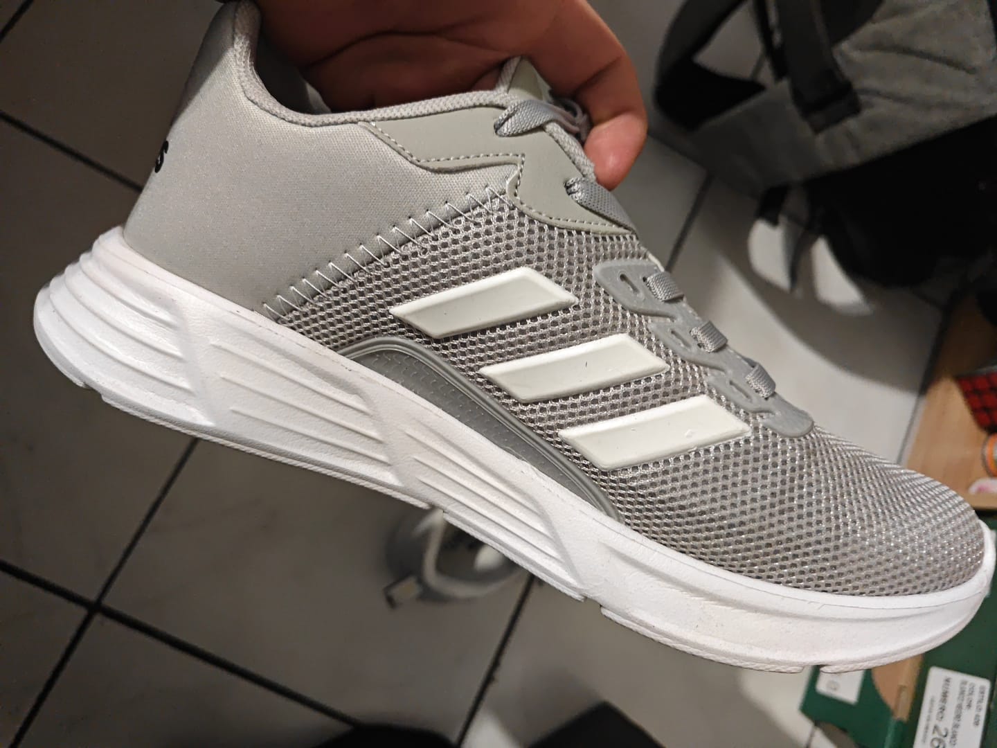 Customer photo review of Tenis 510 Plata Blanco