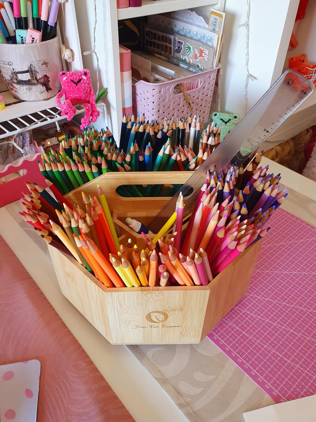 Customer photo review of Ohuhu 360° Bamboo Rotating Marker Organizer