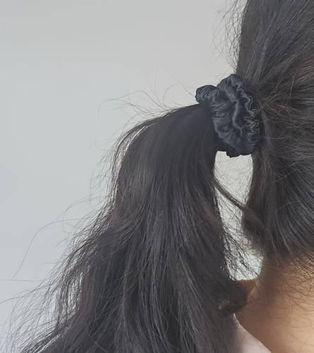 Customer photo review of 3 Pack Premium Mulberry Silk Scrunchies - Pink - Mini