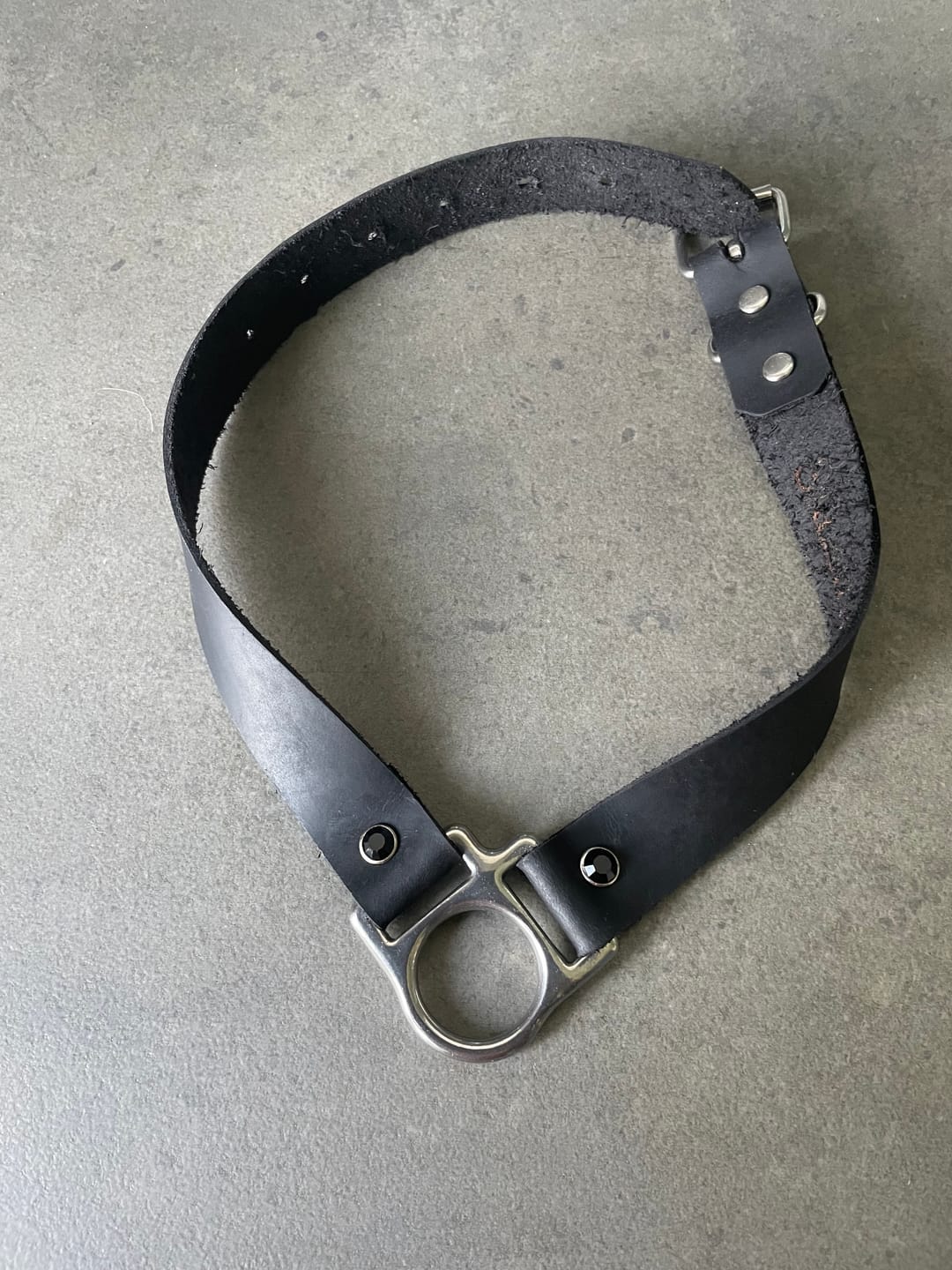 Customer photo review of SiaLinda: Halsband Trigon Chroma mit exklusivem O- Ring Element und farbigen Kristallen
