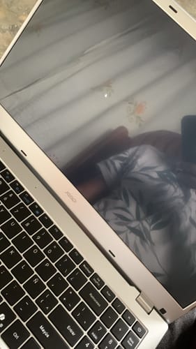 Customer photo review of Laptop Jemip Swift 15.6" - Intel Celeron N4020 - 8GB RAM - 256GB SSD - Full HD IPS - Español - Plata - JPBSWIFTC08-402015G