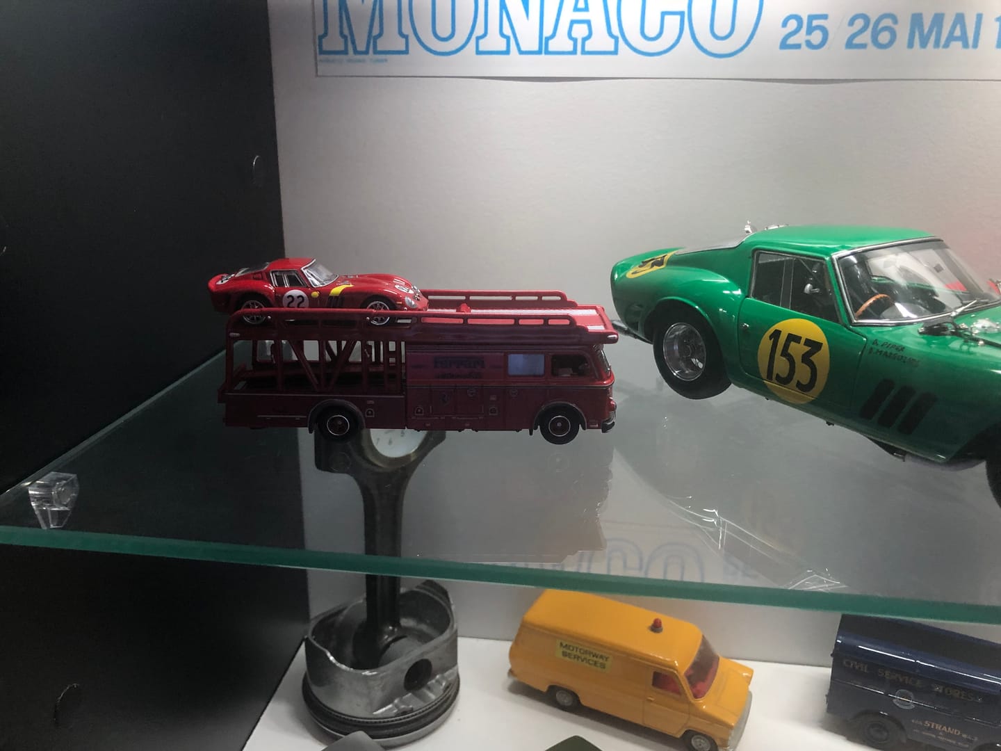 Customer photo review of Hot Wheels Premium 1:64 Car Culture Team Transport Ferrari 250 GT0 / Fiat Bartoletti